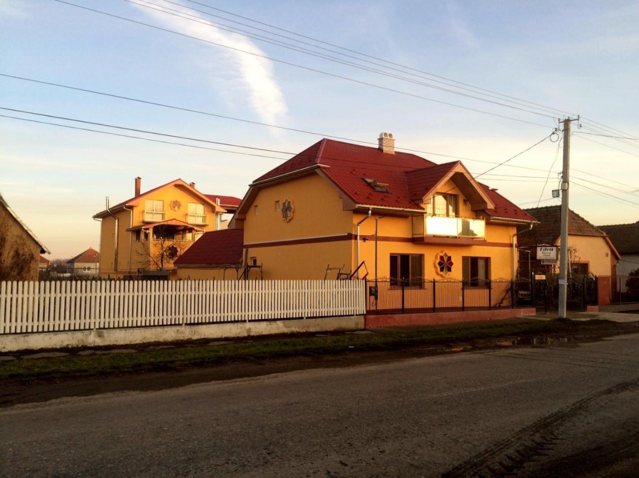 Villa Eden Delux Yanoshi Buitenkant foto